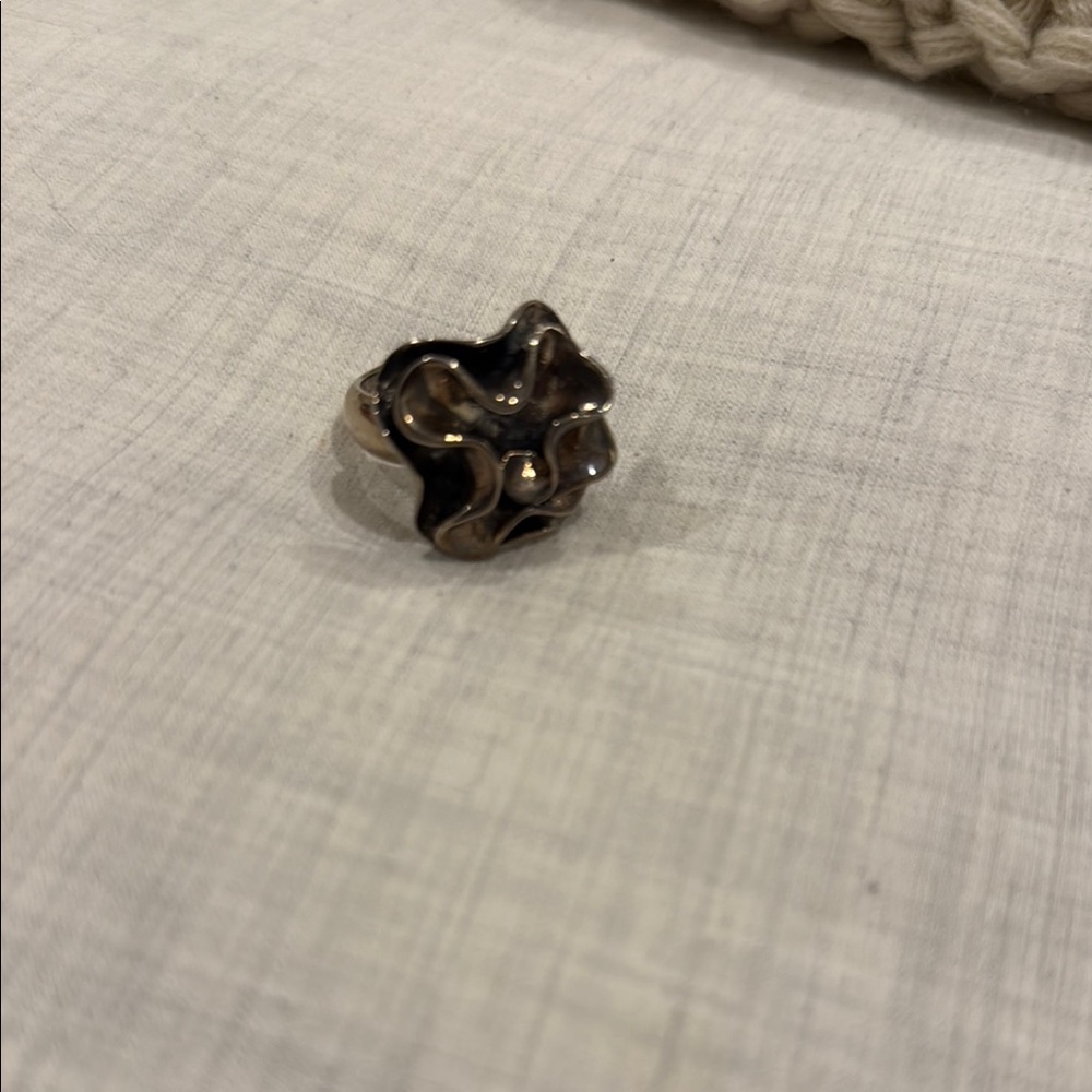 Silpada  sterling silver flower ring